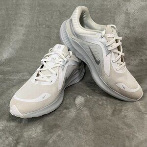 Nike Women's Quest 5 Road Running SHoes White Metallic Silver Size 9
